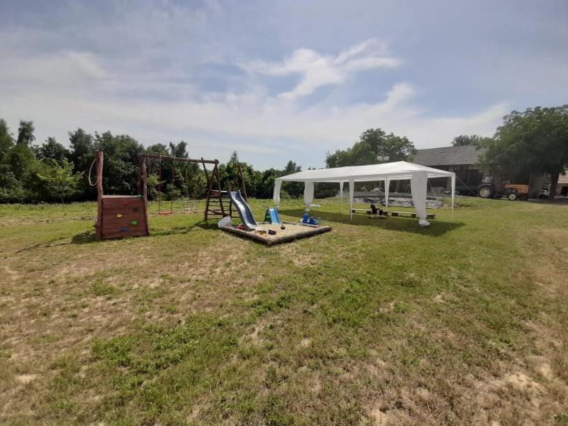 Gosp. Agroturystyczne Stary Gaj Villa Zerkowice Kültér fotó